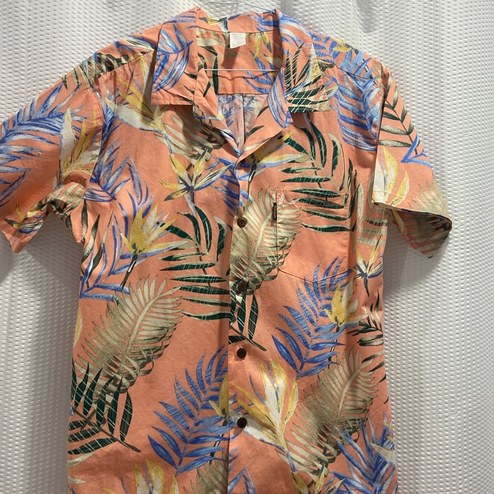 Men’s large Hawaiian print shirt.